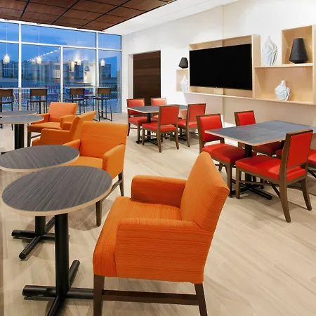 Holiday Inn Express & Suites - Sterling Heights-Detroit Area By Ihg-2